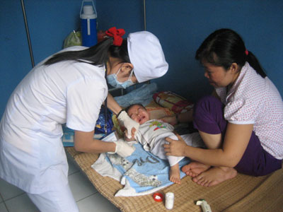 Cẩn trọng với bệnh mùa Hè ở trẻ