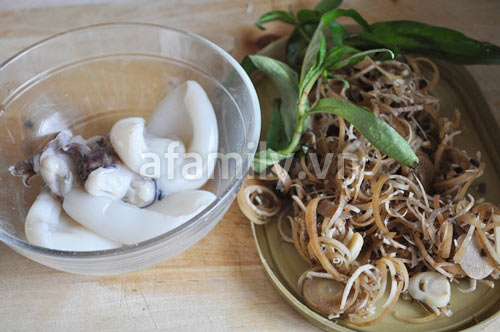 Món ăn: Nộm hoa chuối trộn mực chua chua