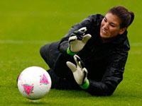 Bóng đá nữ mở màn Olympic 2012