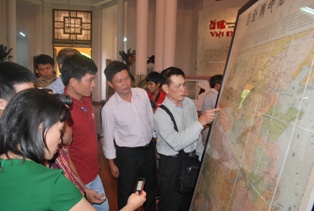 Tiếp nhận bản đồ quý liên quan đến Hoàng Sa, Trường Sa