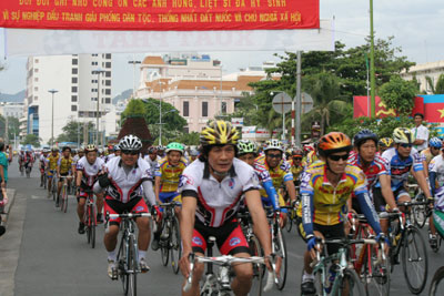 Các tay đua tranh tài tại giải.