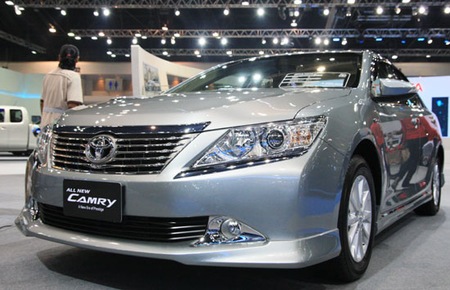 Camry thế hệ mới được giới thiệu tại Bangkok Motor Show 2012.  