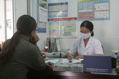 Tư vấn phòng, chống HIV/AIDS tại Trung tâm Phòng, chống HIV/AIDS tỉnh Khánh Hòa.