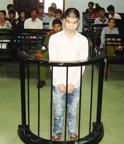 Lĩnh 18 tháng tù vì giúp bạn lấy lại điện thoại