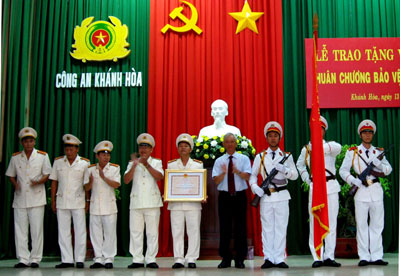 2 tập thể, 1 cá nhân được trao tặng Huân chương Bảo vệ Tổ quốc