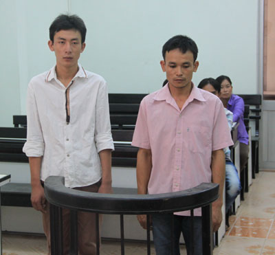 Đốt nhà bè canh cá vì bị thu lưới khi đi bắt trộm cá