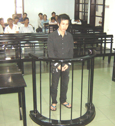 8 năm tù cho kẻ cướp tài sản của du khách