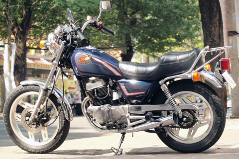 Honda LA Custom 250 của một người chơi xe tại Sài Gòn.