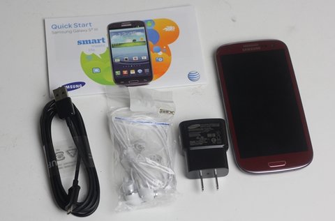 "Mở hộp" Galaxy S III màu đỏ đầu tiên ở Việt Nam