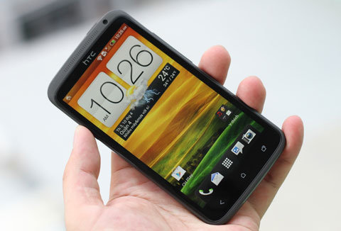  HTC One X với bộ khung nguyên khối và màn hình HD. 