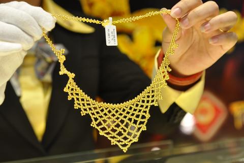 Giá vàng hướng đến 45 triệu đồng