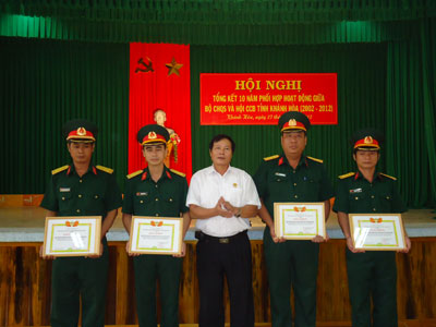 Tiếp tục phối hợp giáo dục quốc phòng toàn dân