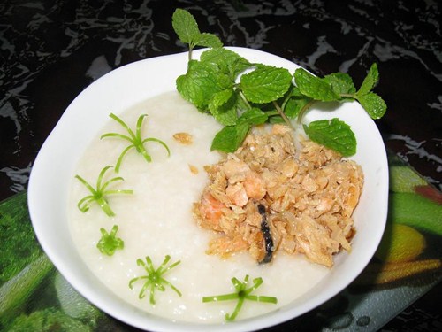 Món ăn: Cháo cá hồi không đắt mà lại rất ngon