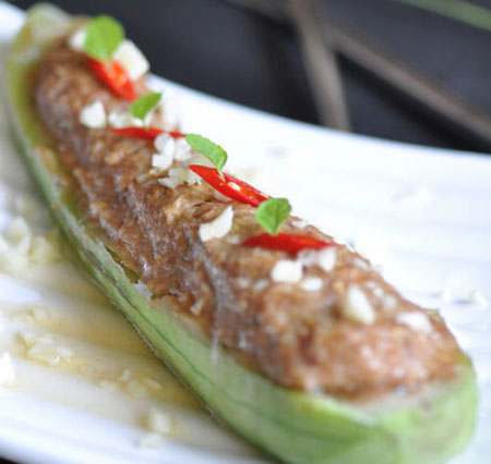 Món ăn: Xua tan mệt mỏi với mướp hương phủ thịt băm hấp