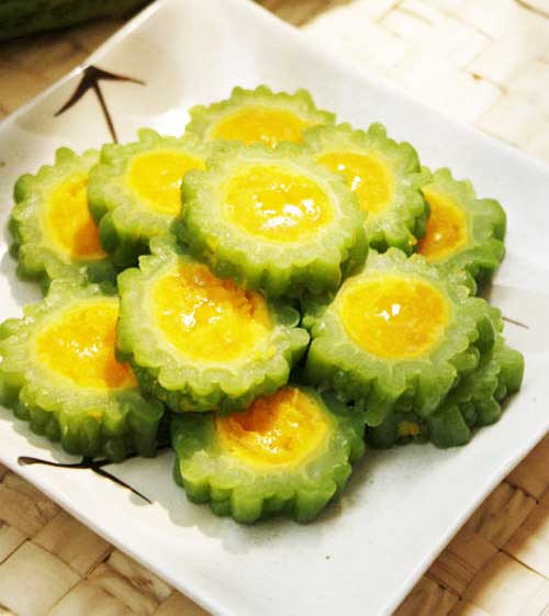 Món ăn: Mướp đắng nhồi trứng muối