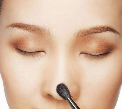 8 tuyệt chiêu trang điểm giúp trẻ hơn tuổi