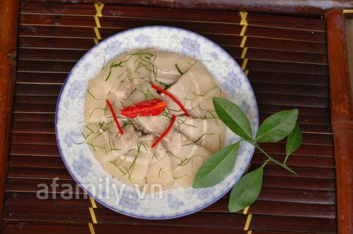 Món ăn: Thịt luộc trộn lá chanh làm nhanh ăn ngon