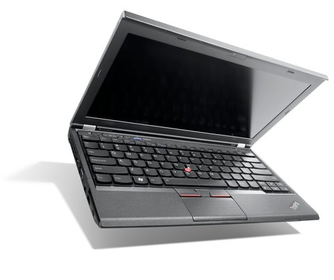 ThinkPad X230 sử dụng màn hình IPS 12,5 inch cùng bàn phím Precision