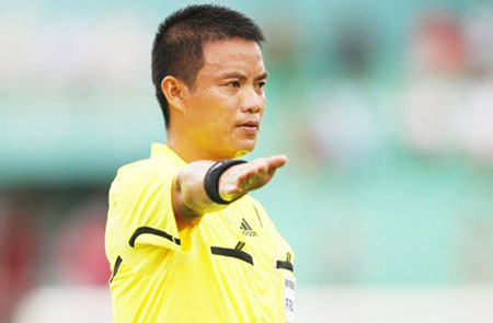 Trọng tài Võ Quang Vinh giành danh hiệu “còi vàng” 2012