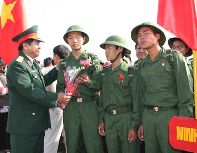 Triển khai nhiệm vụ quốc phòng, quân sự địa phương năm 2013