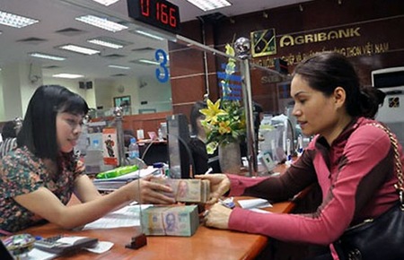 Tính đến 31-8-2012, dư nợ cho vay nông nghiệp, nông thôn của Agribank đạt 297.955 tỷ đồng (tăng 5,3%) so với cuối năm 2011.  