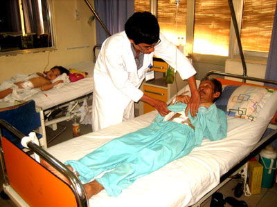 Thực hiện thành công kỹ thuật phẫu thuật phình động mạch chủ bụng thay bằng mạch máu nhân tạo