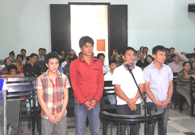 1 án mạng, 4 án tù