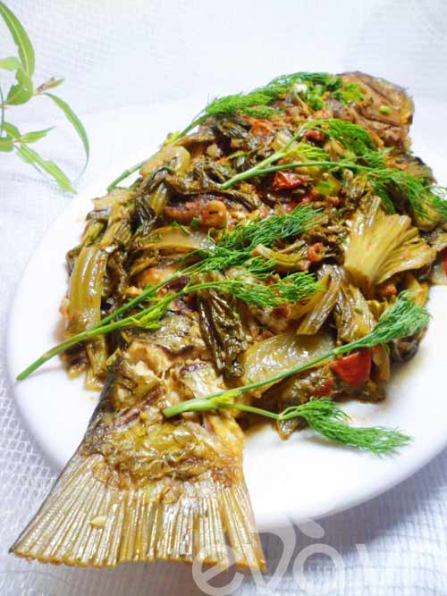 Món ăn: Cá chép om dưa cho ngày lạnh