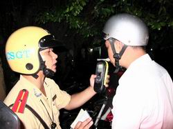 Nâng mức phạt vi phạm giao thông đường bộ