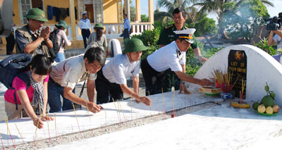 Hòa vào sóng nước Trường Sa…