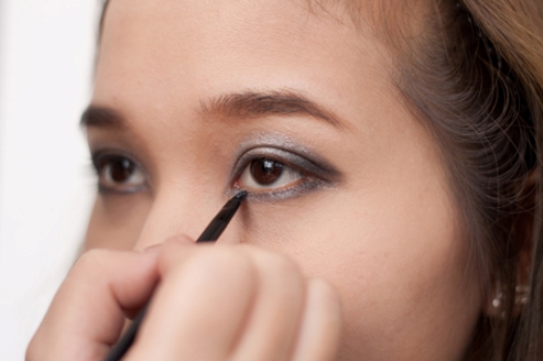 Mẹo để viền mắt không bị lem