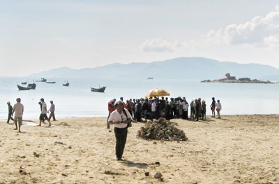 Phát hiện thi thể nam thanh niên trôi dạt trên biển