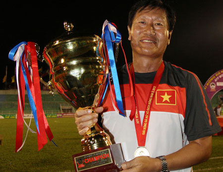 Huấn luyện viên Trần Vân Phát tiếp tục dẫn dắt tuyển nữ Việt Nam