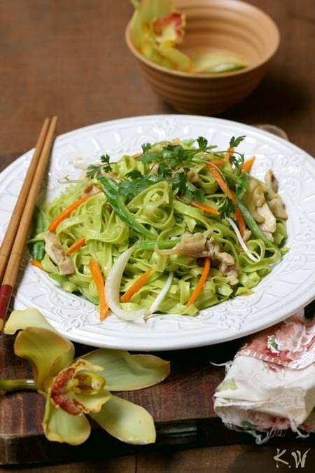 Món ăn: Đổi món với mì gà rau xanh