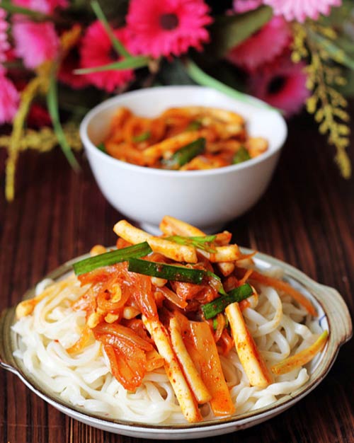 Món ăn: Mì mực Hàn Quốc cay nóng dễ nghiền