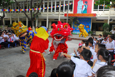 Vui từ trường ra phố