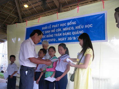 92 học sinh nhận học bổng Trần Đăng Quảng