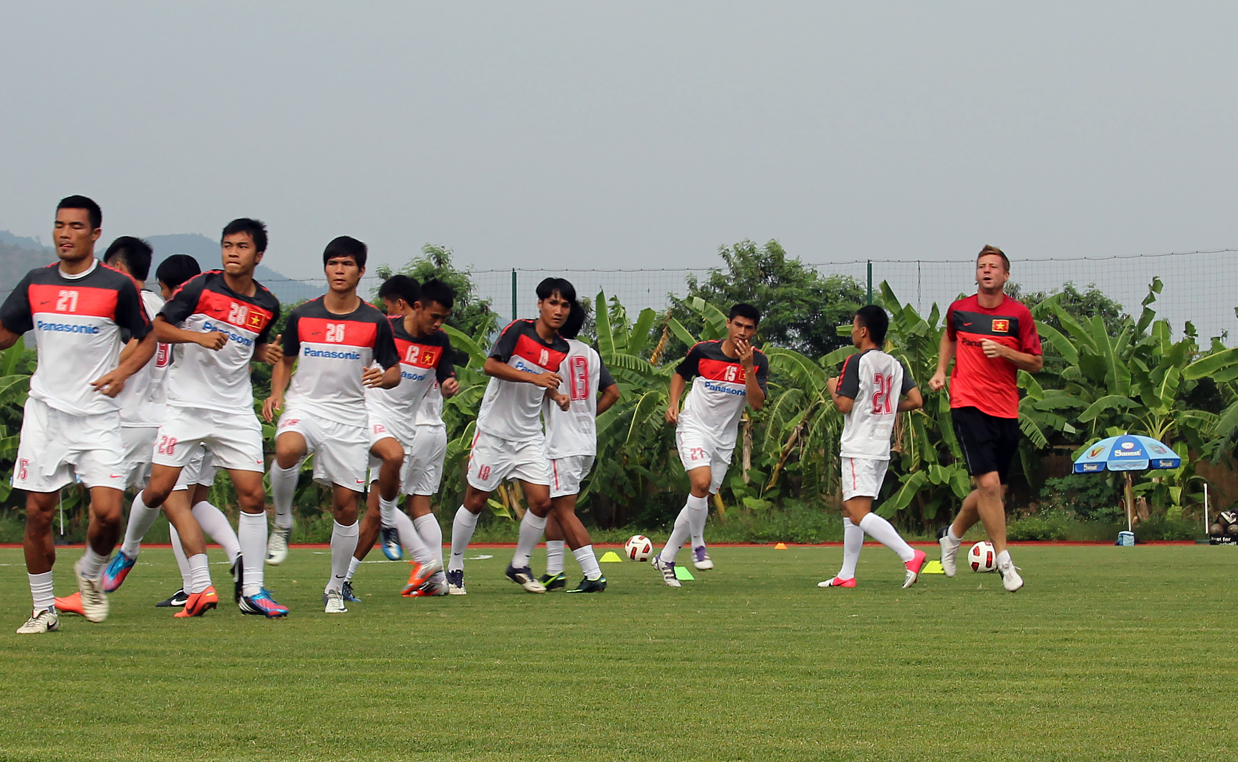 Huấn luyện viên Dylan Kerr làm “kép chính”