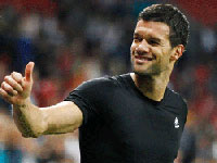 Michael Ballack chính thức treo giày