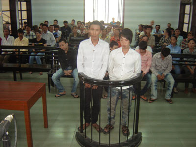 Vào tiệm Internet chém người