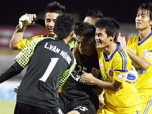 Từ mùa giải 2013, 25 tuổi mới được chuyển nhượng