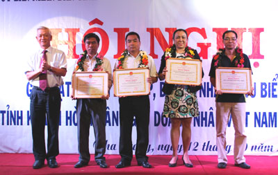 Gặp mặt doanh nghiệp, doanh nhân tiêu biểu nhân ngày Doanh nhân Việt Nam 13-10