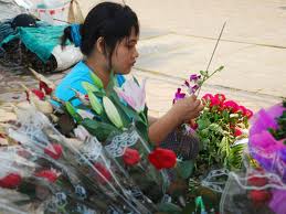 Hoa tươi ế ẩm, tăng giá