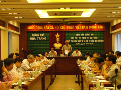 Đồng chí Nguyễn Chiến Thắng tại buổi làm việc với TP. Nha Trang.