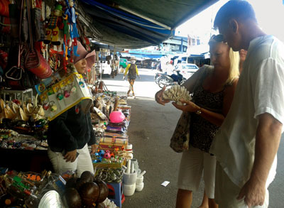 Nạn “cò mồi”, hàng rong đã tạm lắng