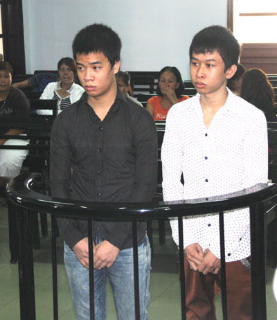 Vào tù vì cướp giật tài sản