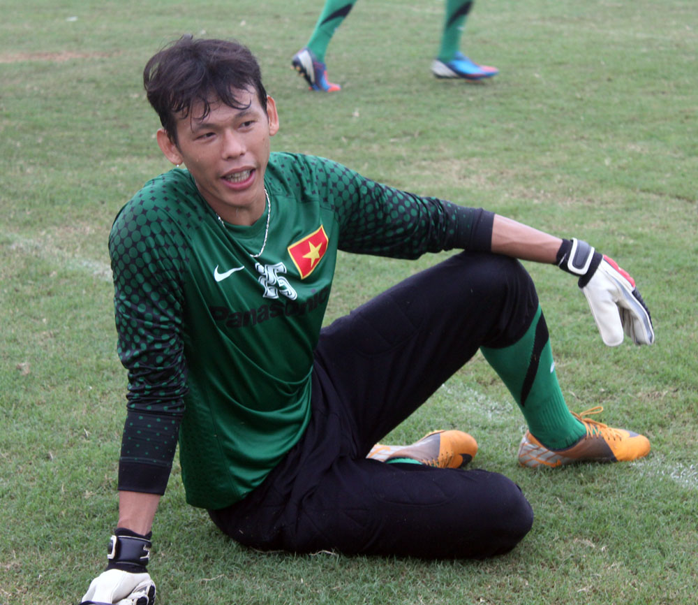 Sai lầm của thủ môn Tấn Trường buộc đội tuyển Việt Nam trả giá