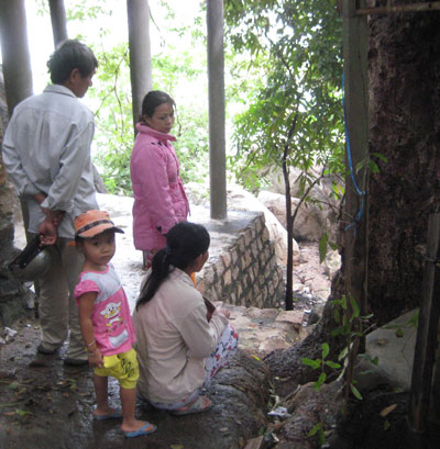 Sự thật về “Phật hiện hình trên gốc cây”