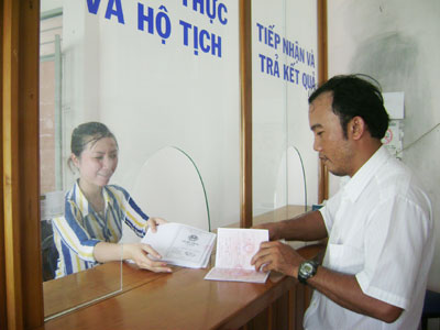 Giải quyết nhanh thủ tục cho dân