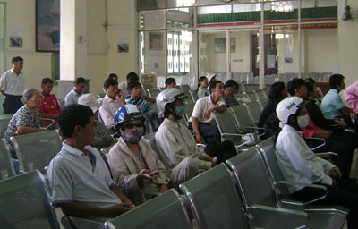 Nhiều cải tiến trong việc bán vé tàu